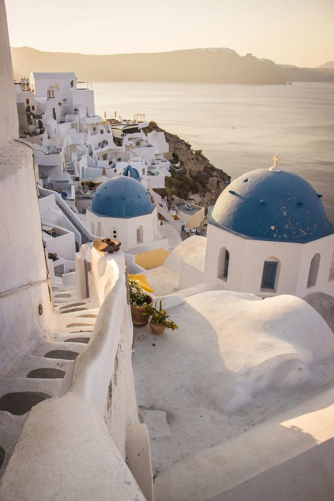 Santorini Luxury Suite w Rooftop Hottub Seaview