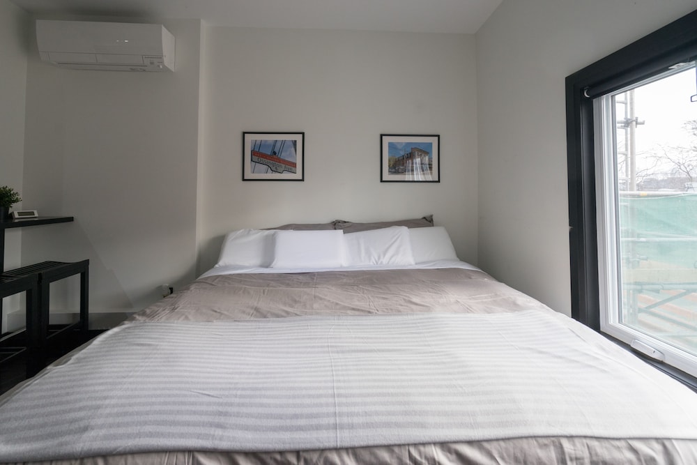 Applewood Suites - Queen West Studio - Image 3
