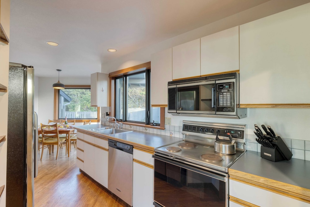 Half Block to Beach w/ Oceanview, Patio + Balcony The Shore Pine by Avantstay