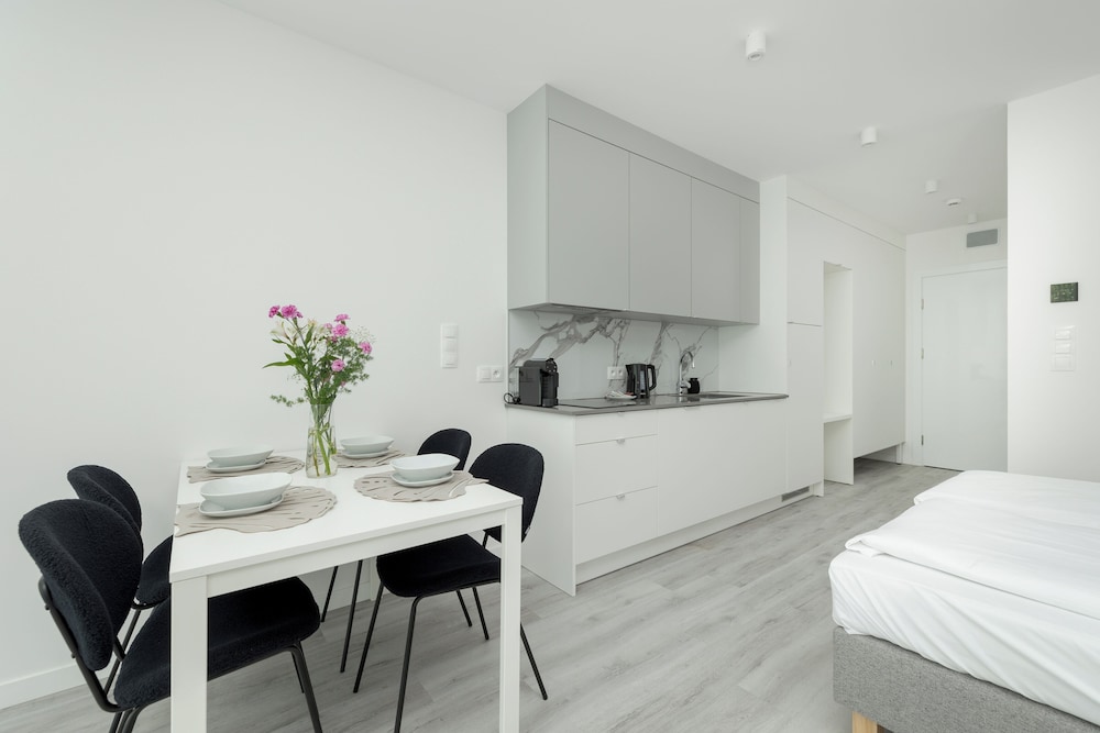 Air-conditioned Studio for 4 by Renters