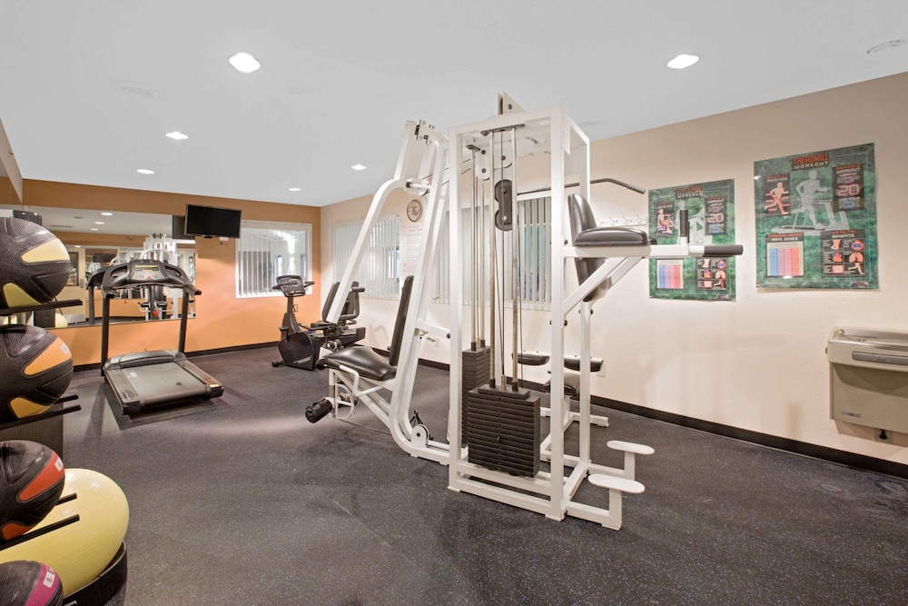 Days Inn by Wyndham Hillsdale - Property Image 5