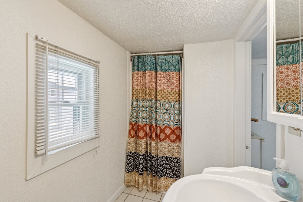 Dave's Last Resort - Poolside Cabin 4 1 Bedroom Hotel Room
