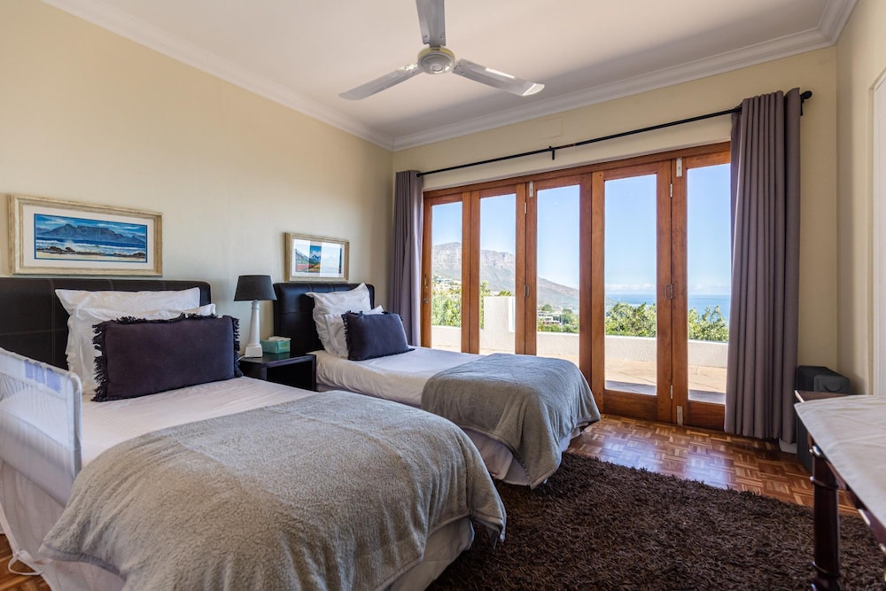 Camps Bay 4bed Home w Pool and Views Alma Marina