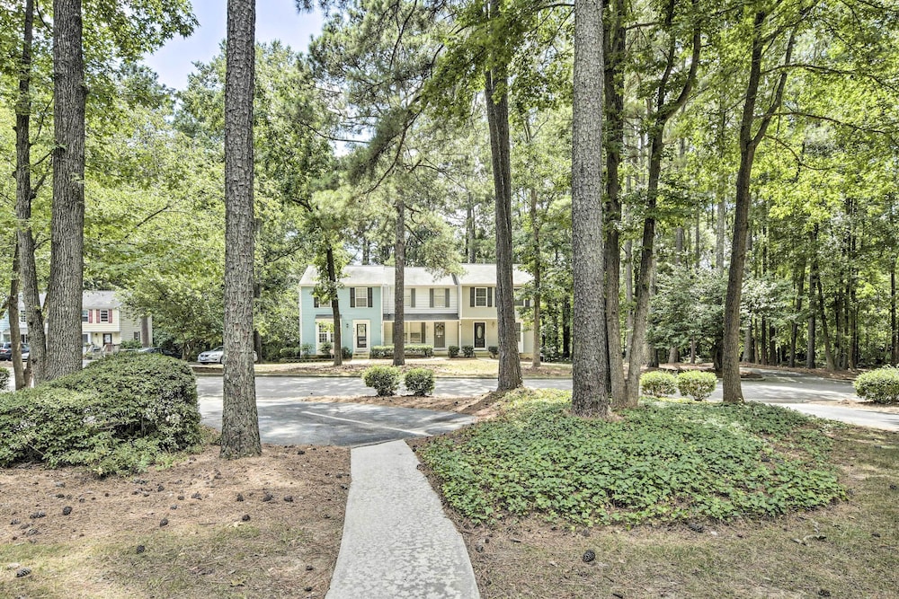Walk to Dtwn & Breweries: Townhome in Cary! view 4