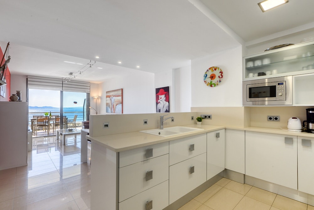 Apartment in Roses by the Beach With Pool