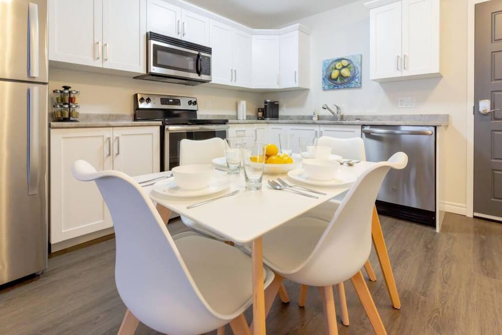 Saint John Vacations - 2BD Condo UNB Hospital Golf Patio Coffee - Property Image 2