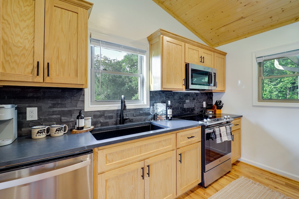 Peaceful Purlear Vacation Rental w/ Creek Access!