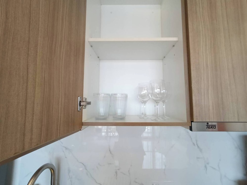 Luxury Large One Bedroom Seaview Serviced Apartment at Wongamat, Pattaya