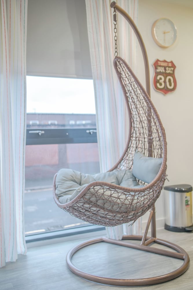 Chic and Cheerful pad in Sheffield City