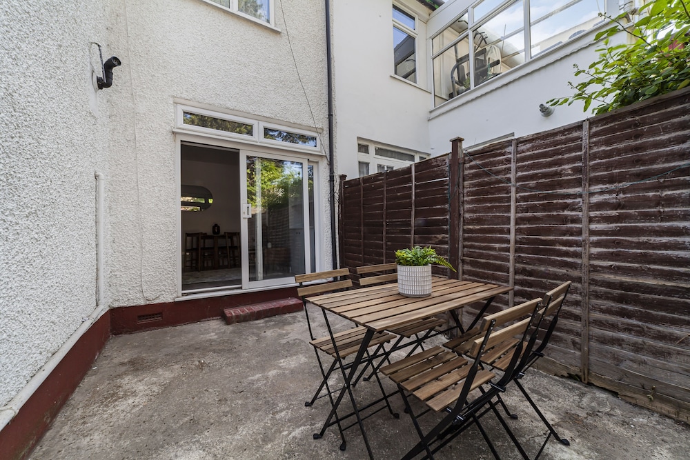 The Neasden Villas