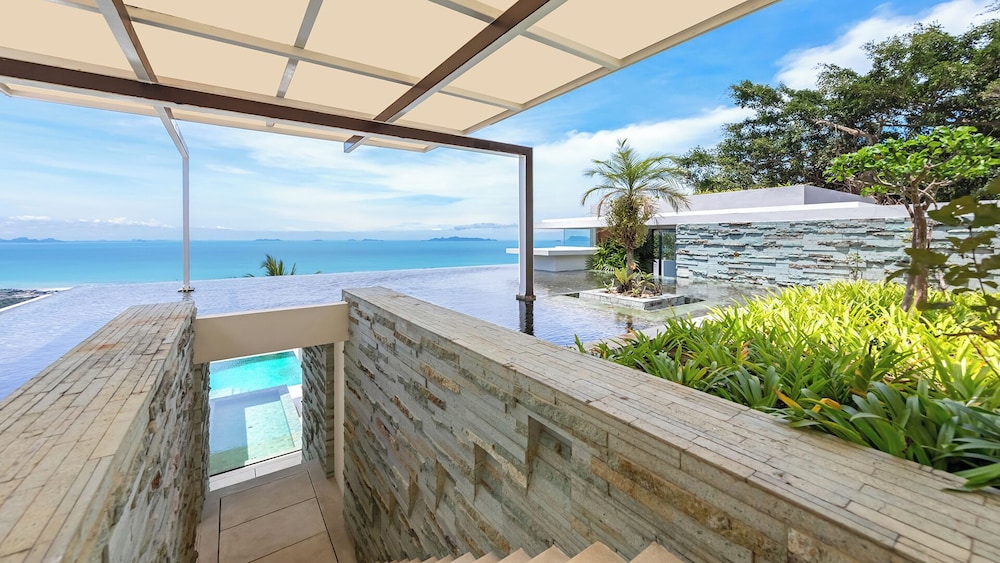 Villa Splash view 3