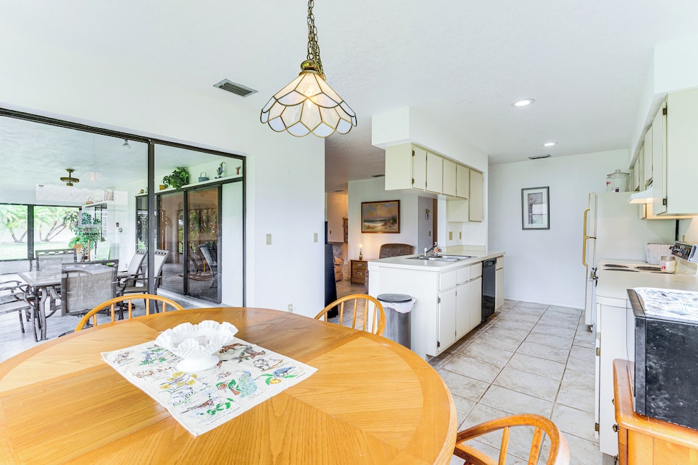 < 2 Mi to Peace River: Home w/ Spacious Yard!