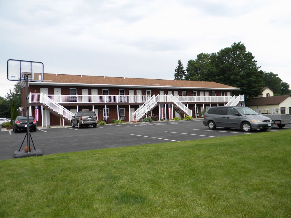 Nader's Motel & Suites