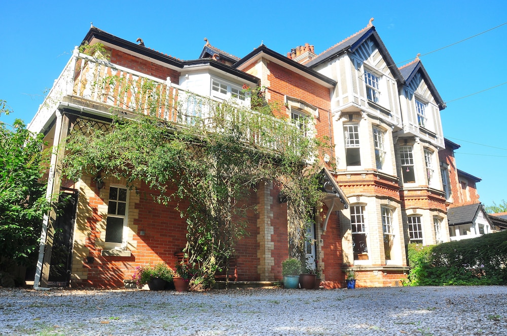 Newton Abbot Vacations - Oaklands Bed Breakfast - BB - Property Image 4