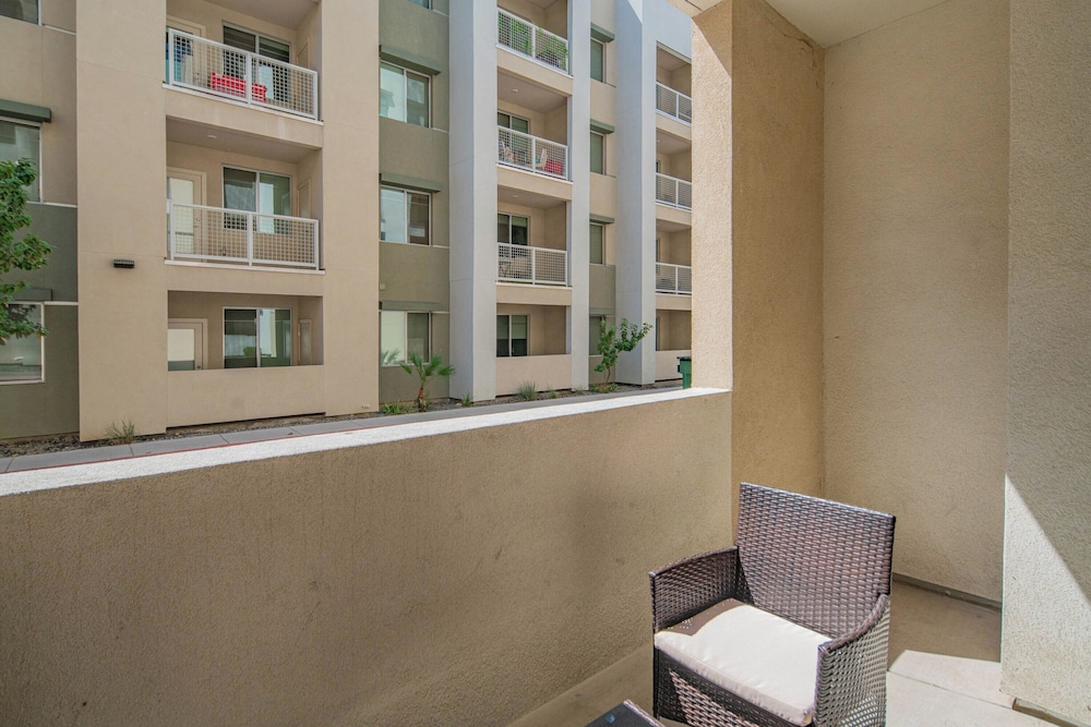 ROVE LIVING/KB - Scottsdale Grand