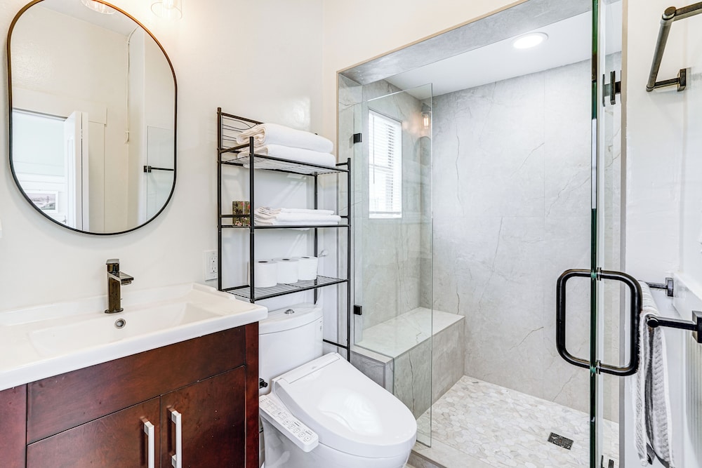 Stroll to SF Bay Beaches! Cozy Home in Alameda