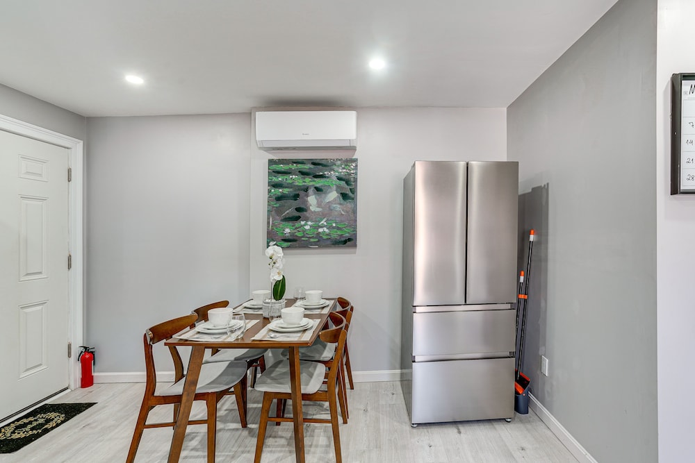 Coastal Lynn Escape w/ Fireplace: 3 Mi to Beaches