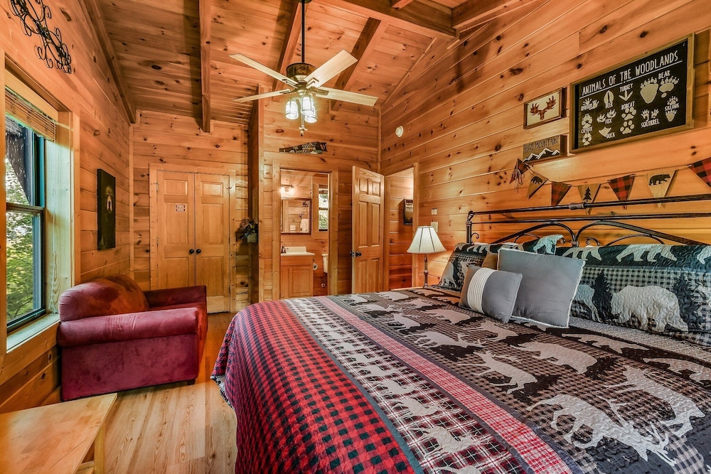 The Smoky Pines 2 Bedroom Cabin