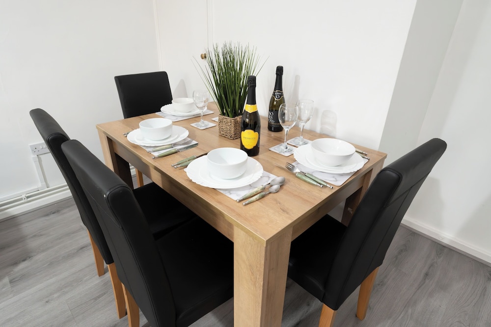 1bedlondonapt-freeparking-fastwifi-sofabed