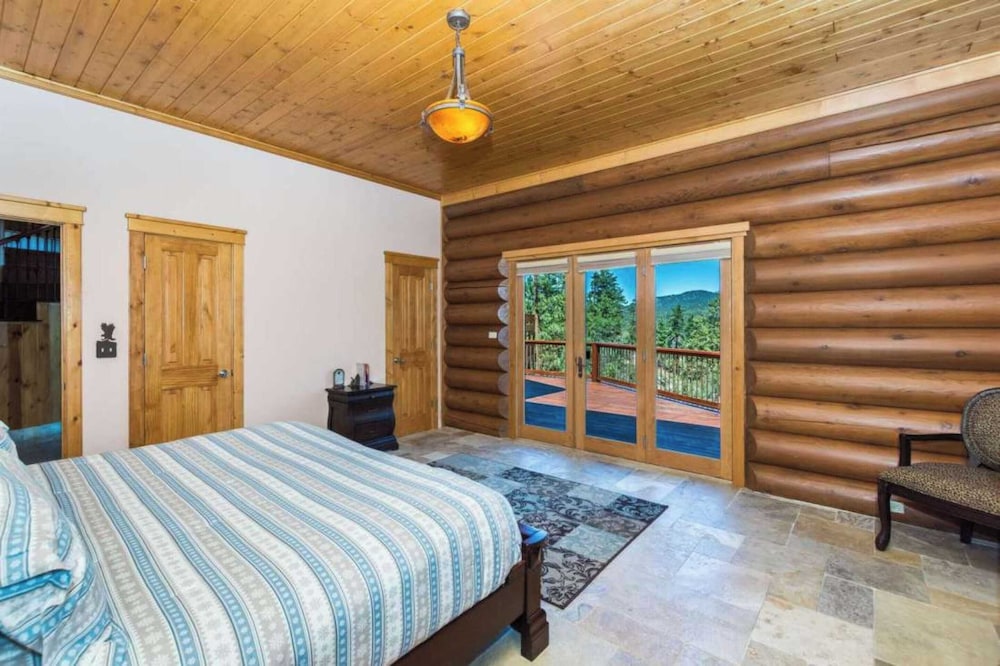 Sleeps 27 2 Homes Near the Lake, Hot Tub + Views Castle Glen Estates