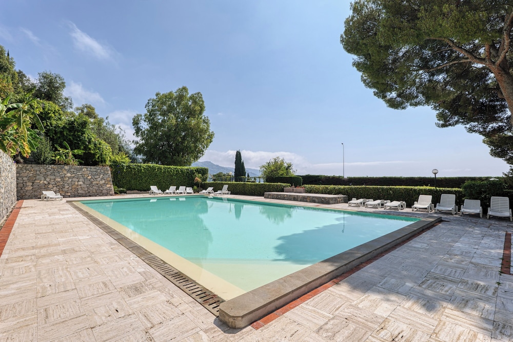 Hanbury Apt Pool And Sea