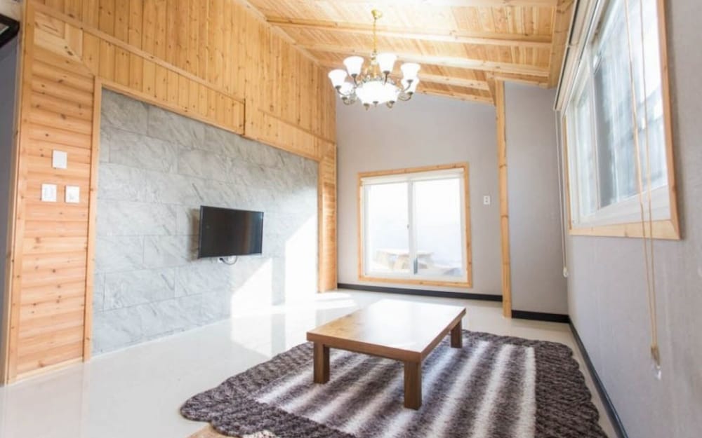 Jeonju Gilgeonneo Hanokmaeul Pension