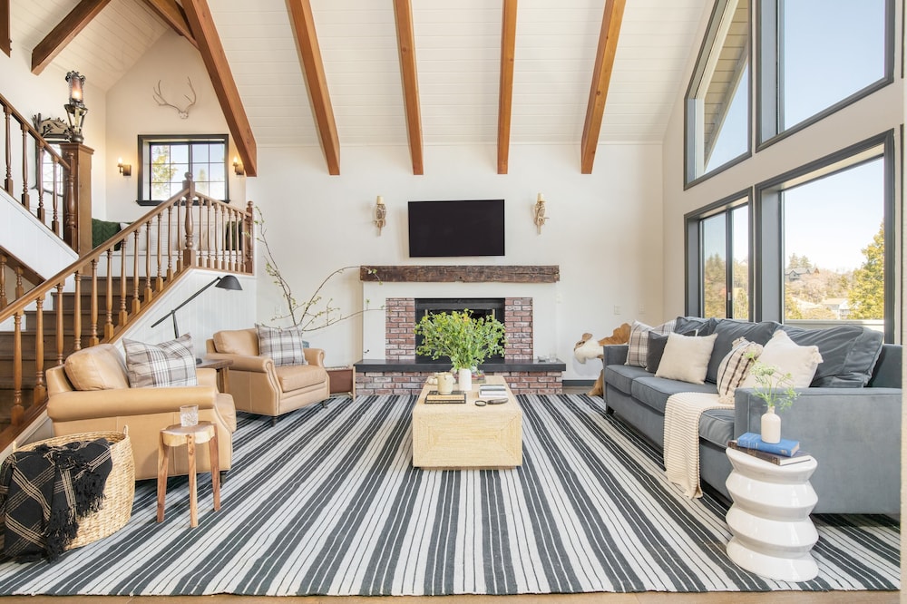 Pollock by Avantstay Stunning Views w/ Movie Room, Hot Tub, Game Room & Large Balcony view 2