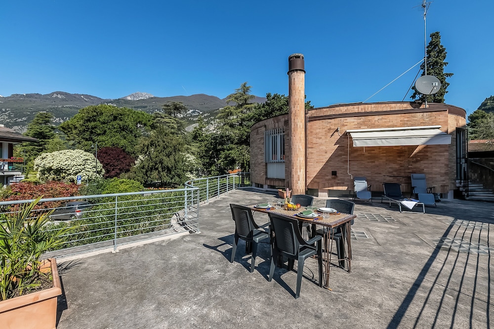 The Arco Round House