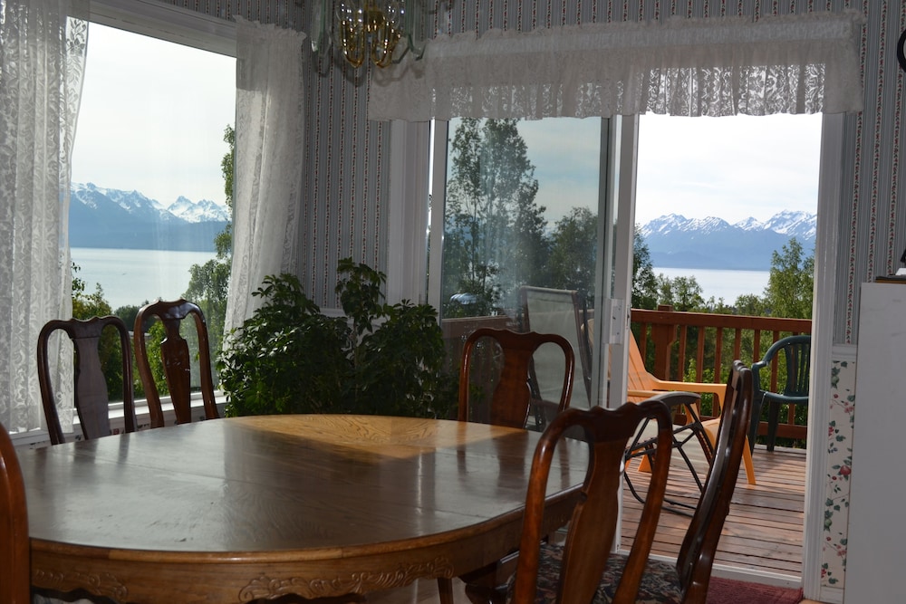 Pioneer Inn Guesthouse view 4
