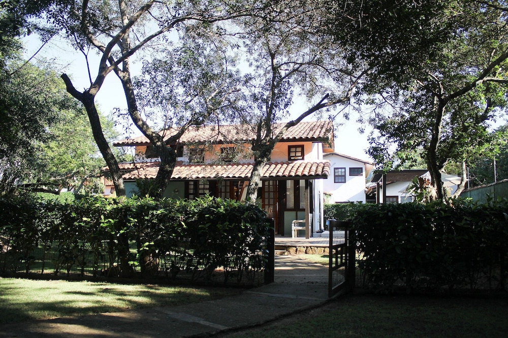 Bz10 Casa 4 suítes em condomínio clube