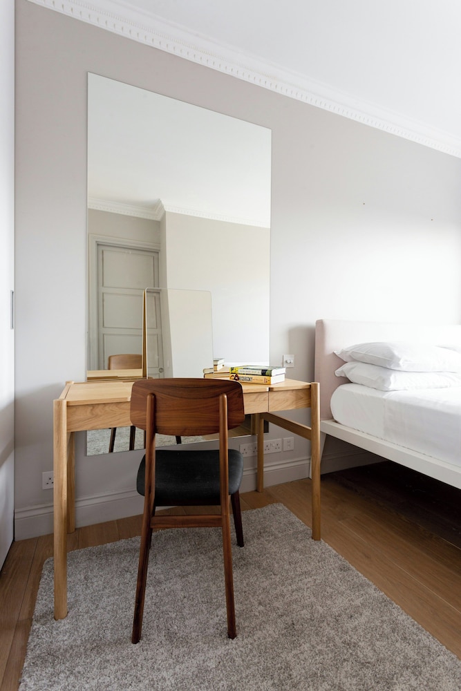 Cresswell Gardens IV by Onefinestay