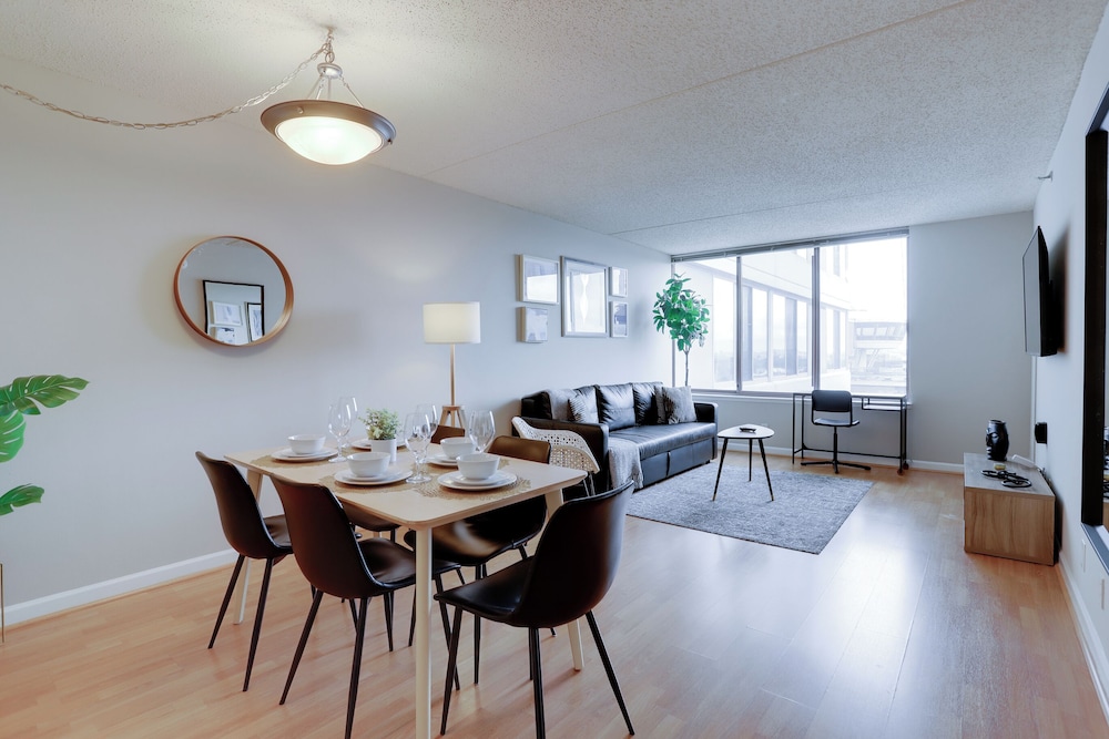 Spacious Apartment at Pentagon City