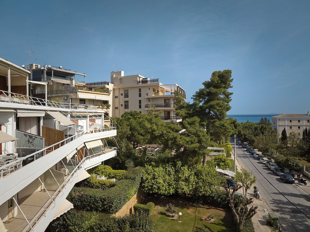 Cama Luxury Suites Kavouri