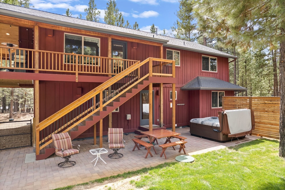 16 Jillian 4 Bedroom Home by RedAwning view 4