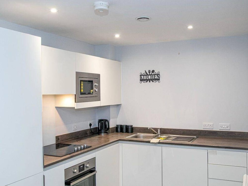2br-sleeps4-citycentre-parking-rooftop