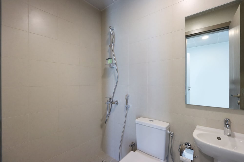 Panoramic 2BR at District One