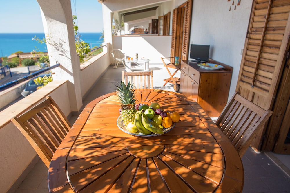 Sea Front Apartment 5 Beds With Balcony 250 Meters From the Beach photo 5