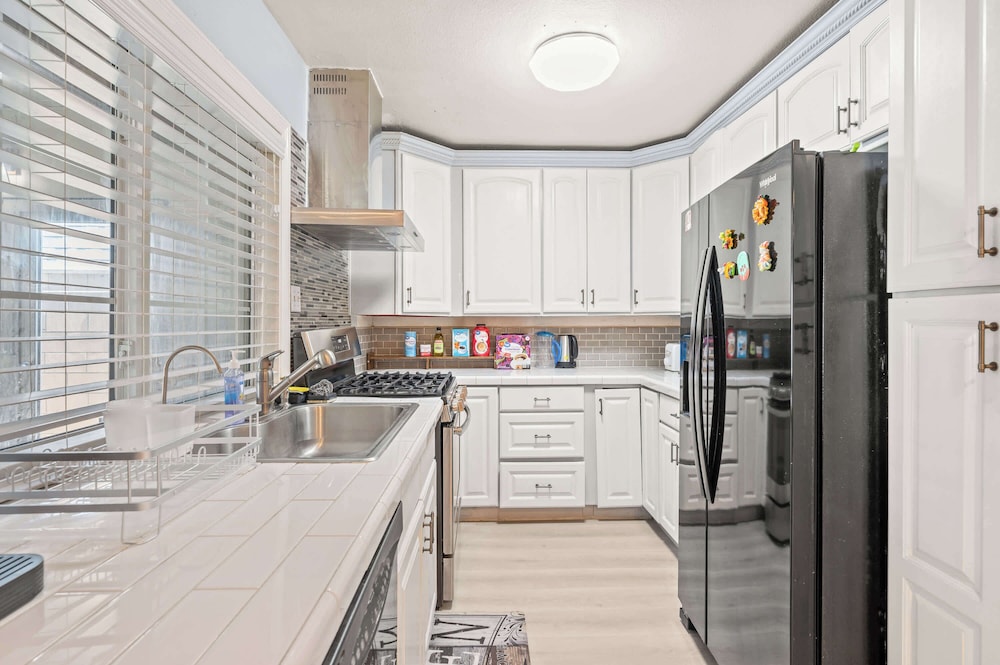 Perfect Family Getaway w Garden Near ONT Airport