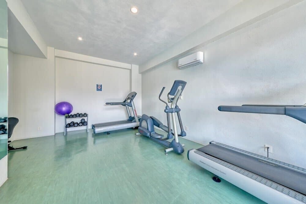 1BR Apartment - Private Balcony - Pool - Gym
