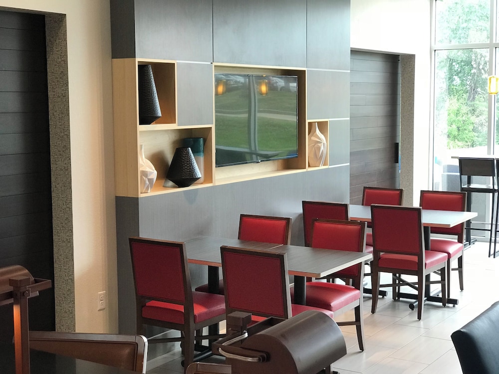 Holiday Inn Express & Suites Hannibal - Medical Center by IHG