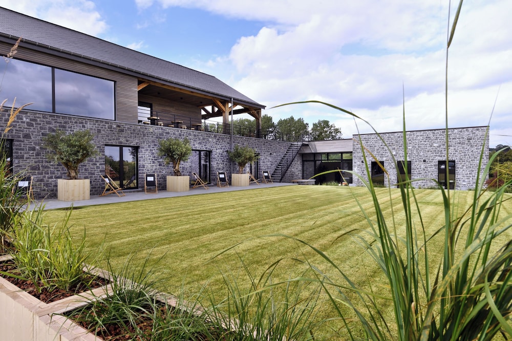 Luxury Villa Retreat at Durbuy Suites for 12 Pers