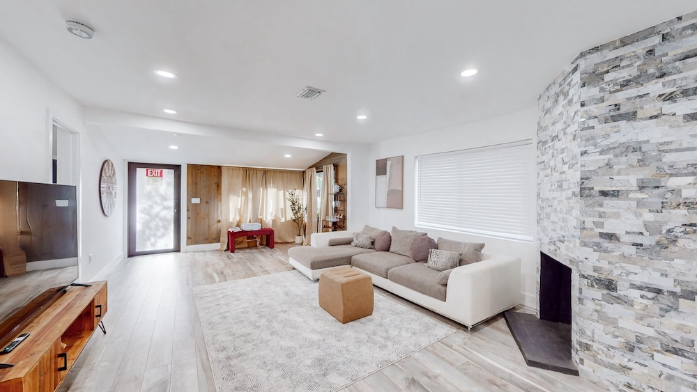 Casa Nirvana 4BR Home With Private Pool