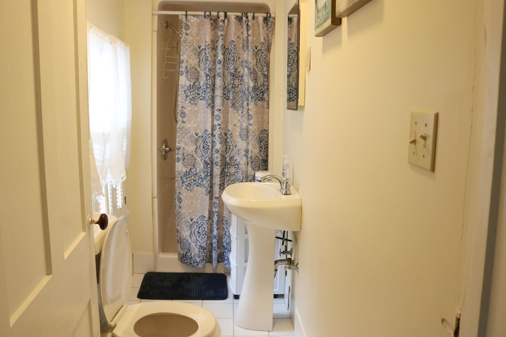 5449 Emerald 5 Bedroom Home by RedAwning view 2