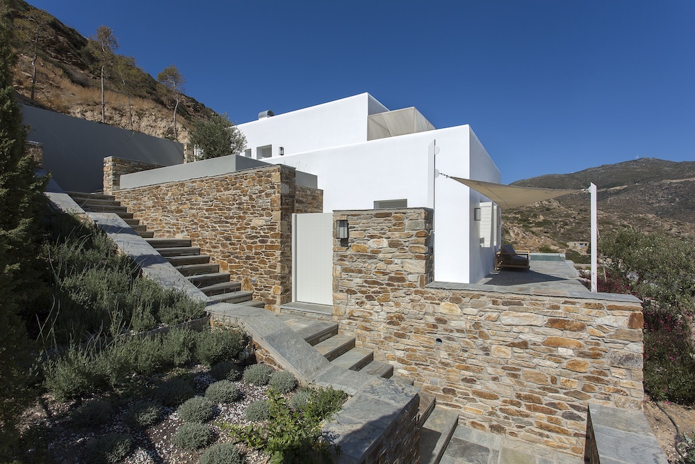 Far Out Hotel & Spa