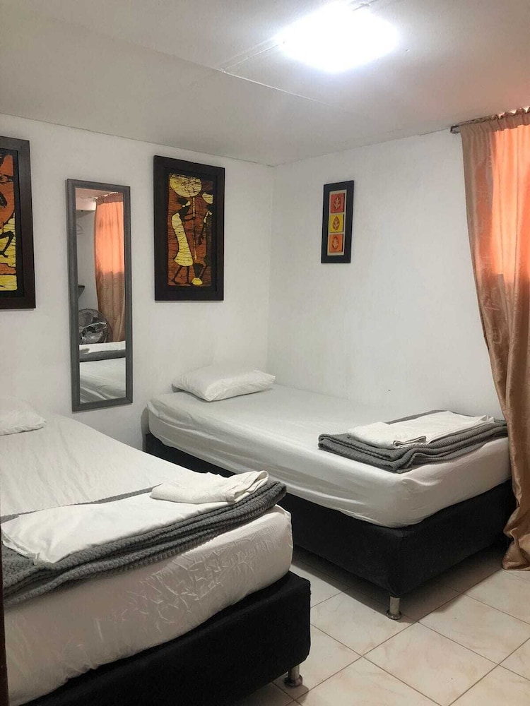 Memphis Hostal - Hostel