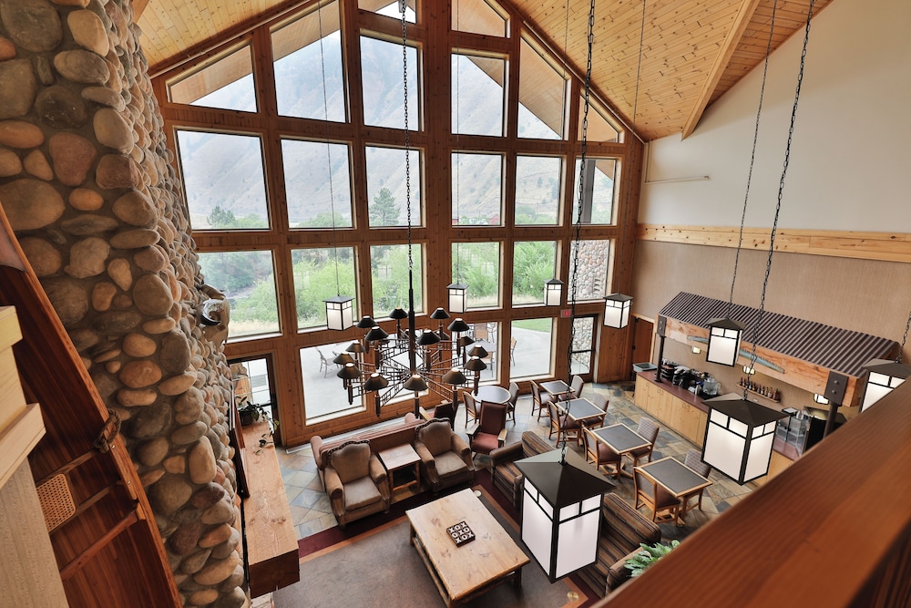 Salmon Rapids Lodge