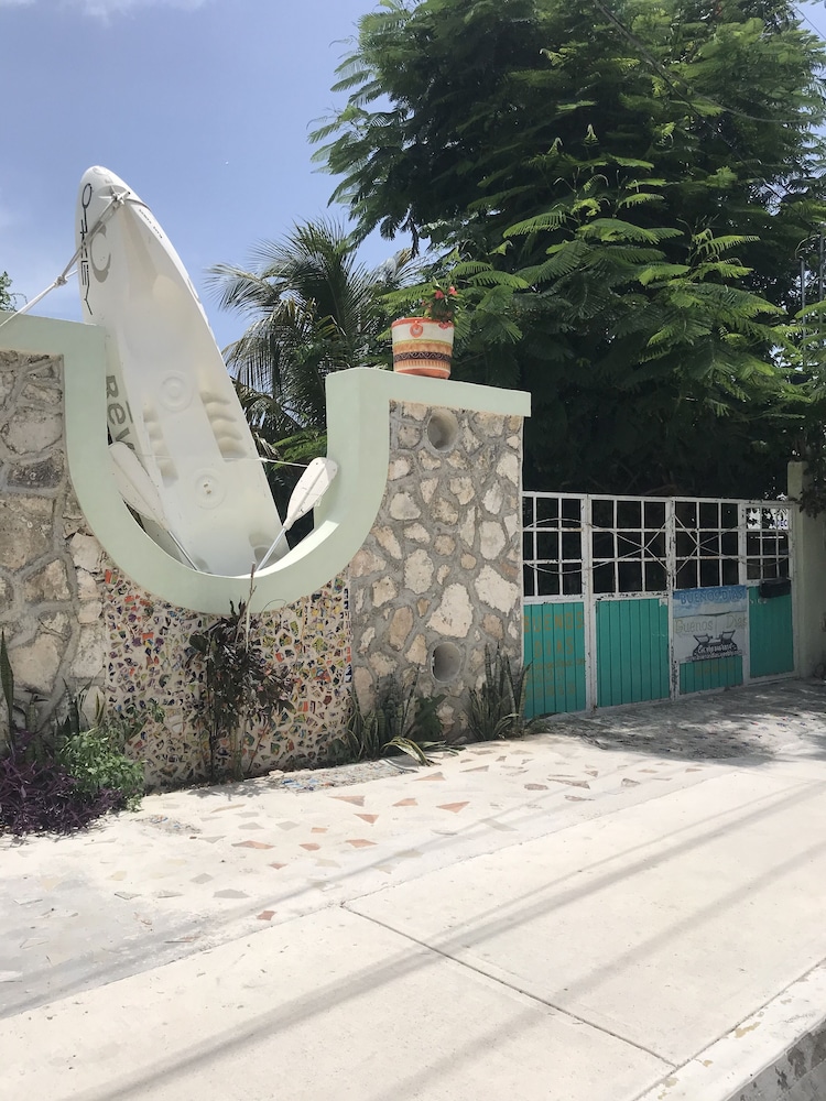 Hotel Buenos Dias B&B - Image 1