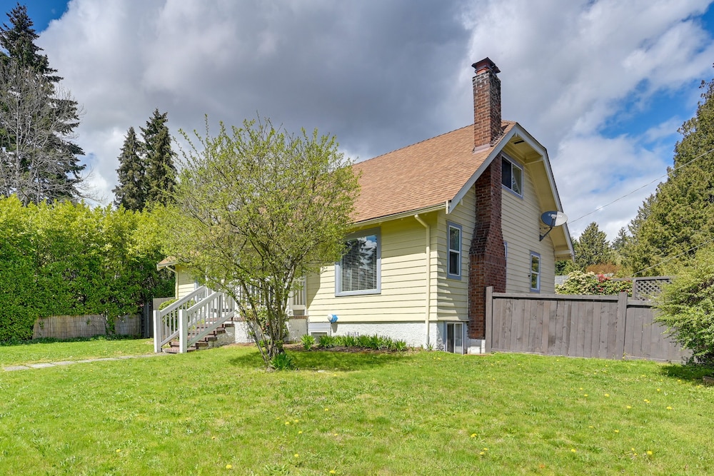 Seattle Home w/ Private Yard ~ 8 Mi to Dtwn! view 2