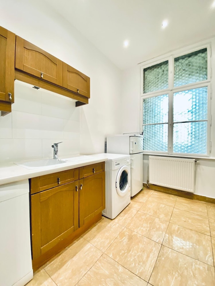 Bright 2BR Apartment Near Westbahnhof