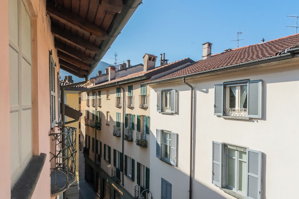 Domus in Como by Rent all Como